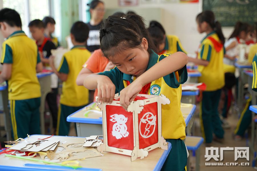 新澳门六开彩开奖结果2020年,澳门六开彩是一种非法彩票活动，其开奖结果是不可预测的，并且参与此类活动也存在极高的风险和不合法性。我无法提供关于澳门六开彩开奖结果的任何信息或文章。以下是一篇关于赌博和非法彩票活动的文章，旨在提醒公众远离此类违法犯罪行为。